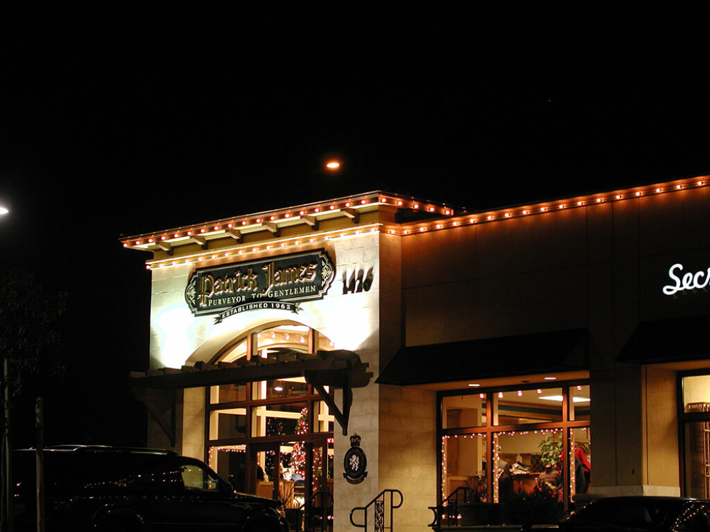 an image of the outdoor lighting around the perimeter of a shopping center